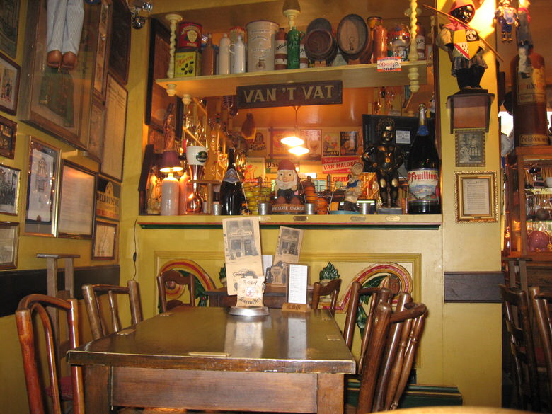 bar area at the Poechenellekelder